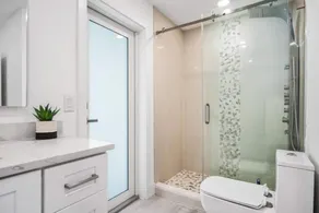 Luxury Modern Waterfront 3BR Villa for 8, Heated Pool, Walk to Beach, Top Dining - Image 5