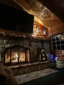 Enchanted Log Home on Large Lot Pet friendly - Image 4