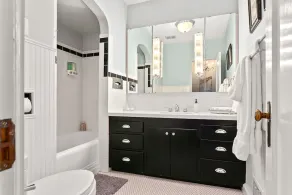 Stunning & Spacious | 938 Downtown Villa - Image 2