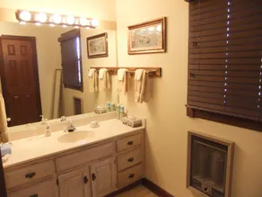 Country Farm Home, Travel the Bourbon Trail, &  Historic Site - Image 3