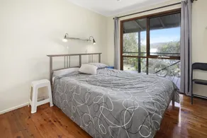 Pet friendly property with water views - Image 5
