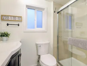 Tiny cottage with kitchenette - Image 2