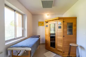 Spacious holiday home with indoor pool, jacuzzi and sauna in Cherveix-Cubas - Image 2