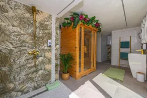 Seaview home with bubble bath - Image 2