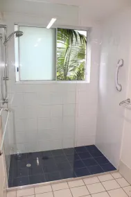 Excellent Position! 64 Edmund Street\nSo close to the Kings beach & Park - Image 3