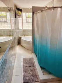 Cozy Jacuzzi 2bd - 5 minutes from the beach! - Image 3