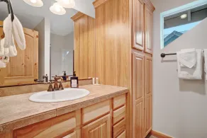 Haus in der Nähe von Suncadia mit einem Kamin und einer möblierten Terrasse - Image 3