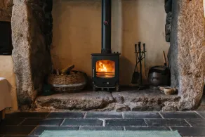 Remote Cottage with Woodburner Surrounded by Farmland - Image 3