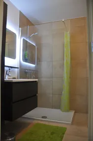 Beautiful and recent apartment with recreation area! Incl. linens and towels. - Image 3
