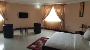 Top-Notch Suites and Apartments - Image 2