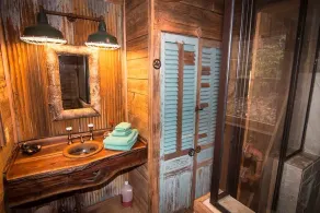 Glamping Barn - Creekside w / Outdoor Kitchen & Fire pit - Mieux que Pinterest! - Image 2