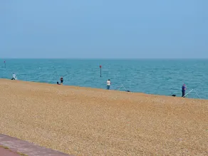 2 bedroom accommodation in Hythe - Image 5