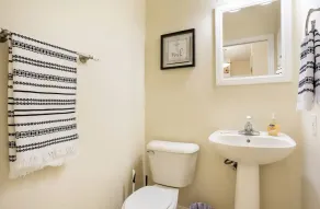 Perfect location: 5 min Raymond James Stadium and 10 min from Tampa Airport - Image 3