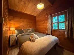 Woodland lodge - Image 4