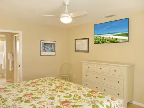 Beautiful Water View, 9-min Bike to Beach, 7min Walk to Fun Park, Backyard Beach - Image 3
