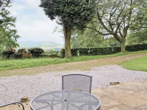 1 bedroom accommodation in Bamford - Image 4