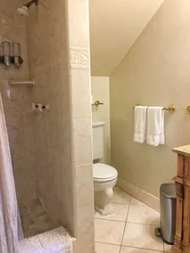 Farmhouse w Hot Tub, charming gardens, serenity, walk to Main Street! EV Charger - Image 4