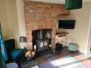 Gorgeous 2 bedroom Kintbury cottage - Image 2