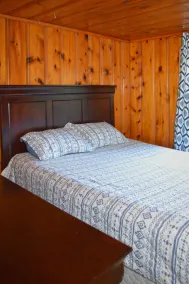Charming 4-bed cottage by Lake Huron's sunsets. - Image 5