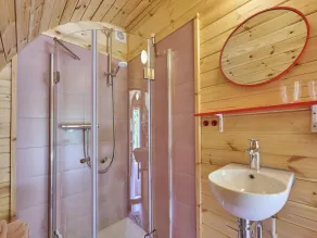 Atmospheric wooden Tiny House near the beach - Image 3