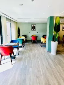 Coast Hotel - Image 3