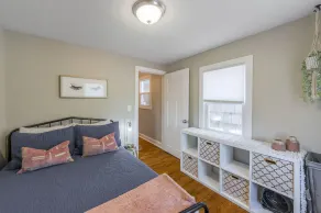 6 KING Beds + Walk to Streetcar + Balcony - Image 5