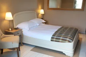Apartment Just Minutes from Salisbury & Stonehenge with Countryside Views - Image 4
