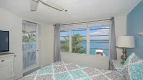 Updated 2B/2B with a beautiful view of the bay right from the patio! - Image 4