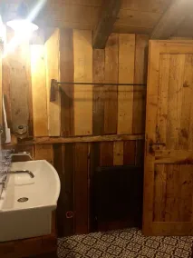 Sommerhus med terrasse 15 minutter fra søen på landet, i en gammel gård - Image 2