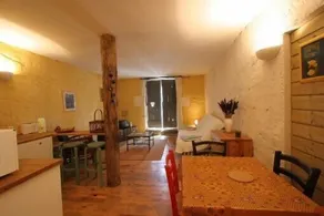 Laure de Noves: 40m² Haus mit Terrasse am Pool - Image 3