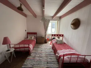 Charming House for 8 in Central Arzon with Garden, Near Beaches & Activities - Image 3