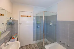 Spacious Two-Bedroom Apartment Near the Heart of Adelaide - Image 4