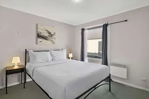 Snug 2-bed Townhouse Near Bustling Shops - Image 5