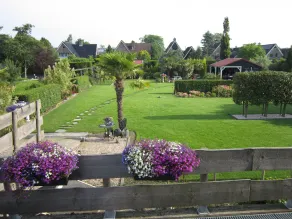 Beautiful b&b/ vacation home located on a large garden surrounded by water. - Image 4