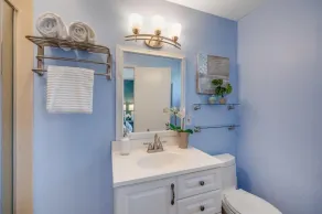 Seacliff Mid Century Cottage 3 Min to Beach: Ocean Views, Deck and Hot Tub - Image 4