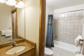 Condo de luxe avec 2 chambres et 2 salles de bain. - Image 4