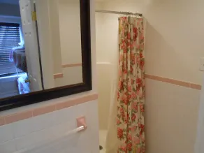 GRANDE MAISON, 9 chambres / 8 salles de bain privées / dort 15-34, - Image 3