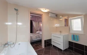 Holiday home with outdoor pool and sauna - Image 4