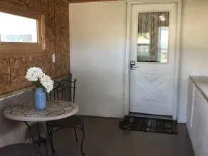 Clean, comfy and cute farmhouse between Joplin and Neosho, easy access to I-49. - Image 4