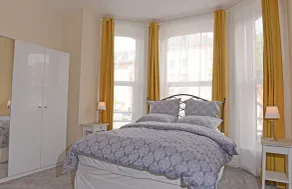 Spotless 2-bed apartment with gentle ramp access in central Eastbourne for 4 - Image 4