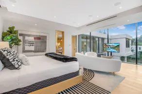 Hutton Modern - Image 3