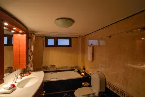 Dora's House - A sea view 3-bedroom luxury apartment - Image 3
