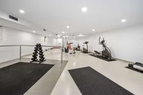 Inner-City 2-Bed with Parking, Pool, Gym & BBQ - Image 2