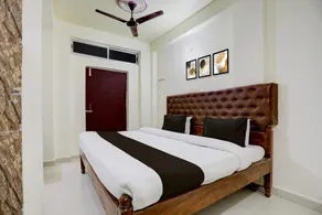 Deluxe Hotel Home Town - Image 2