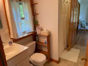 Rummeligt Waterfront House med privat strand, spektakulær sø og havudsigt - Image 2