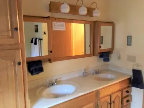 South Lake Leelanau lakefront home, Kayaks/Bikes provided, Clean Sandy bottom    - Image 5