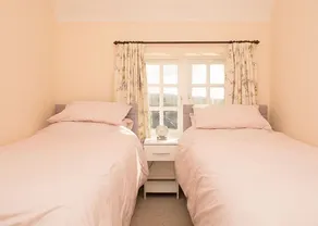Sali's Orchard - 3 bedrooms, dog friendly, large garden parking - Image 4