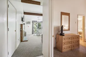 102 Deluxe One bedroom Queen Suite with outdoor heated pool - Image 3
