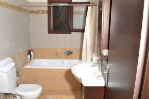 Villa Bella Loukisia Seafront 5BR Villa for 10 Near Athens - Image 4