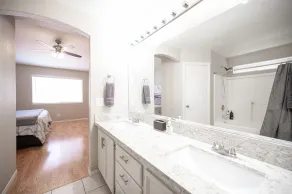Maison relaxante avec 4 chambres, piscine et bain à remous! - Image 4